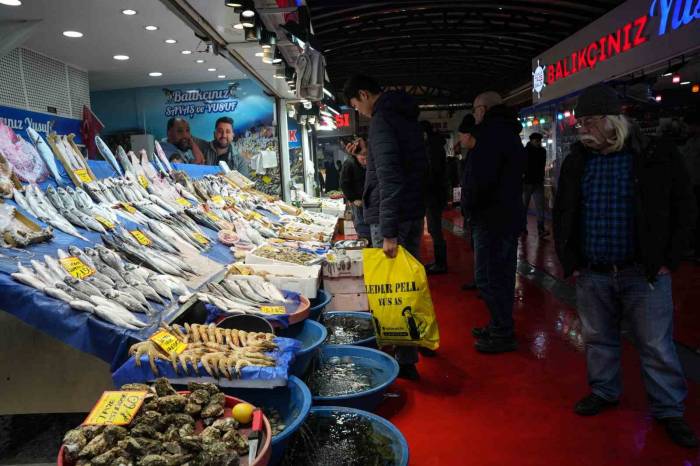 İstanbul’da Beklenen Kar Yağışıyla Birlikte Balık Fiyatlarının Düşmesi Bekleniyor