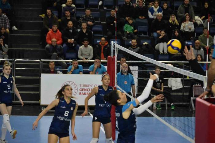 Ligin 13. Haftasında Bozüyük Belediye:0 Sakarya Voleybol:3