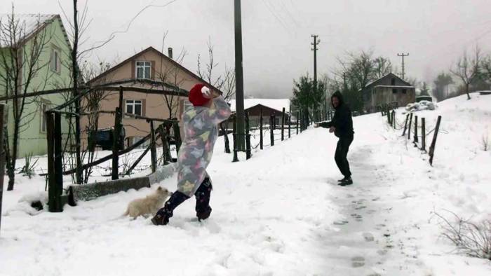 Sakarya’nın O Mahallesinde Kar Kalınlığı 45 Santimetreye Ulaştı