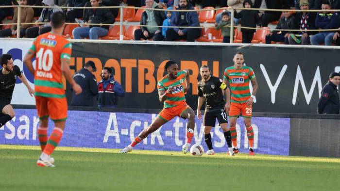 Trendyol Süper Lig: Alanyaspor: 1 - Pendikspor: 1 (Maç Sonucu)