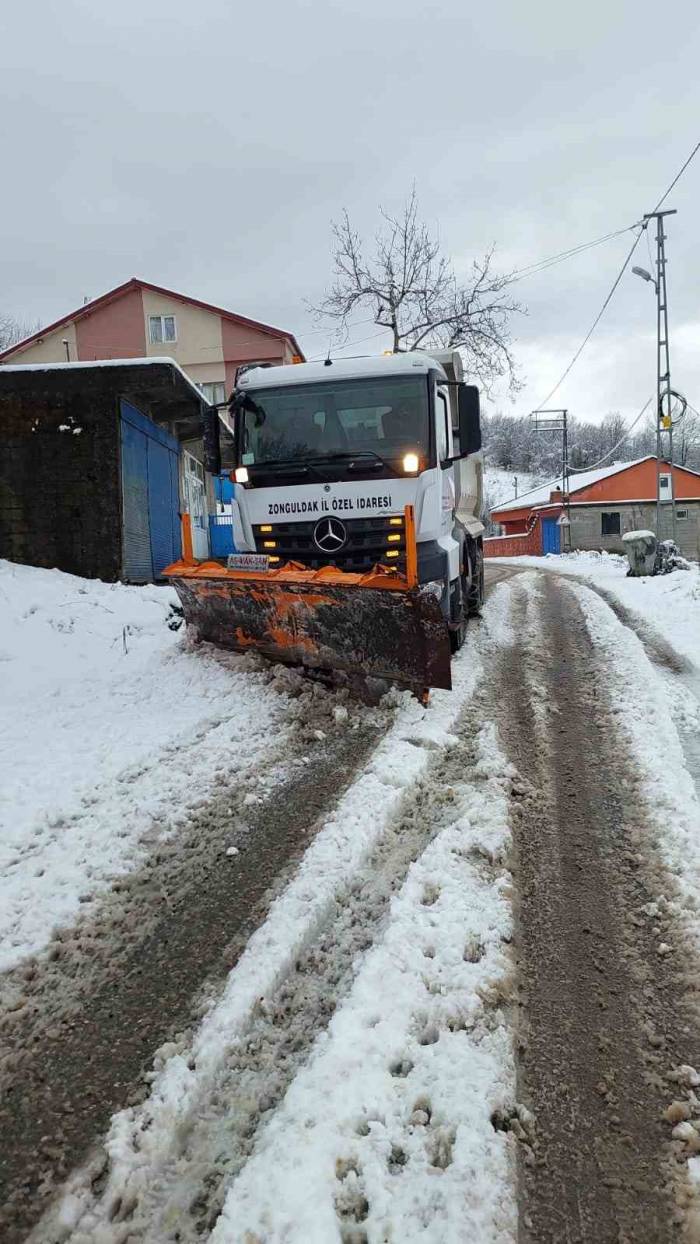 Zonguldak’ta Karla Mücadele Çalışmaları Sürüyor