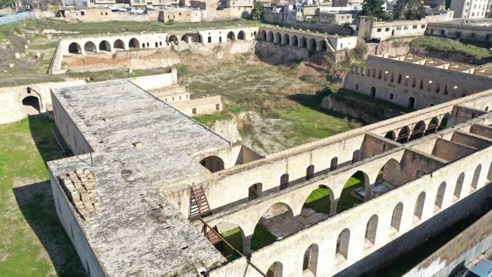 Şanlıurfa Valisi Millet Hanına El Attı