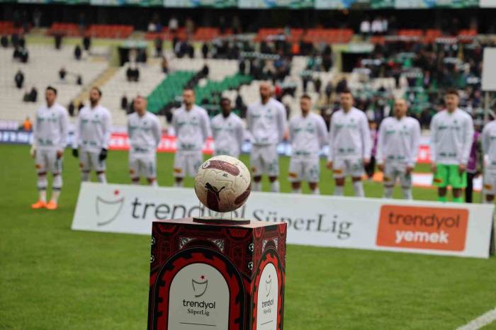 Trendyol Süper Lig: Konyaspor: 2 - Rams Başakşehir: 0 (İlk Yarı)