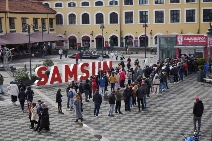 Samsunspor - Galatasaray Maçının Biletlerine Yoğun İlgi