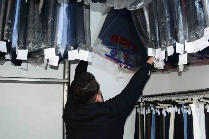 Kuru Temizlemecide Unutulan Elbiseler İhtiyaç Sahiplerini Isıtıyor