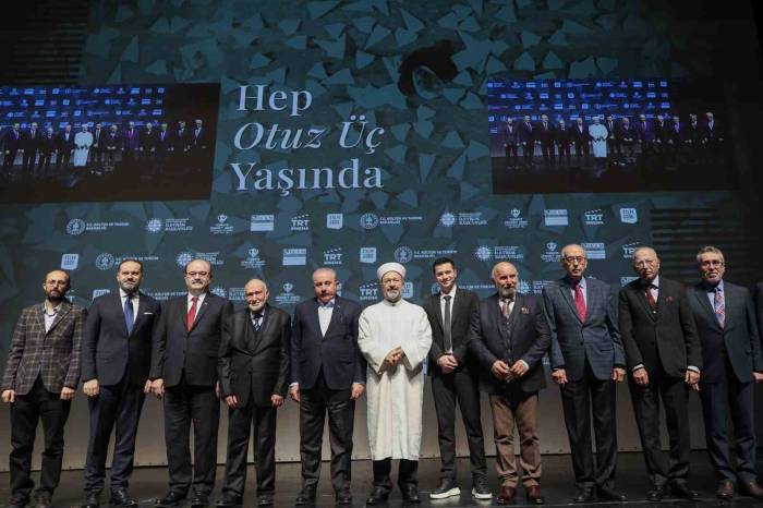 Diyanet İşleri Başkanı Erbaş, ‘Hep 33 Yaşında’ Belgeselinin Galasına Katıldı