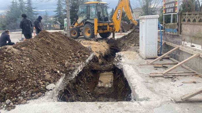 30 Bin Metre Yeni İçme Suyu Hattı Çekildi