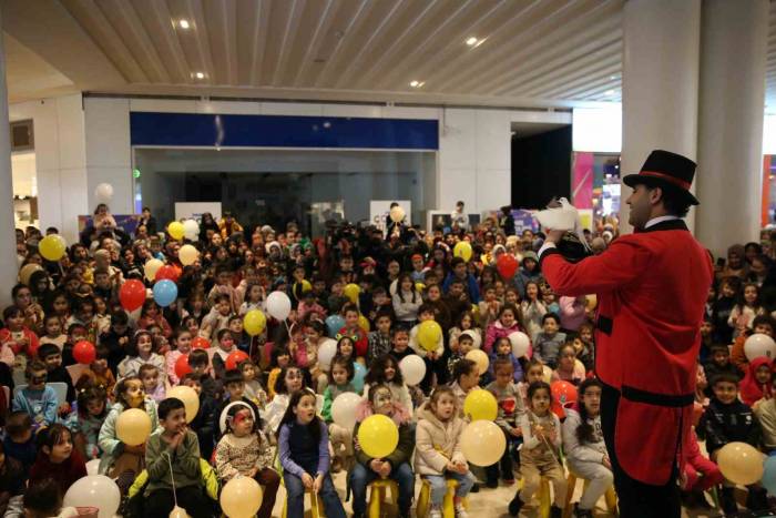 Bakan Mahinur Özdemir Göktaş Eyüpsultan Sömestir Festivali’ne Katıldı