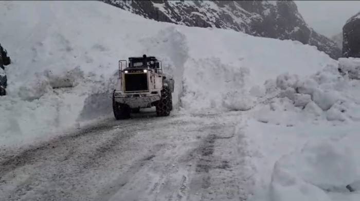 Yüksekova’da Düşen Çığ Nedeniyle Kapanan Yol Ulaşıma Açıldı