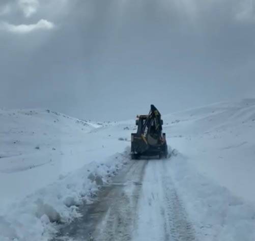 Karlı Yolları Aşan Ekipler, Hastaların Yardımına Ulaştı