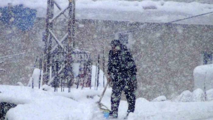 Beytüşşebap Ve Uludere Kar Yağışı Etkisi Altında