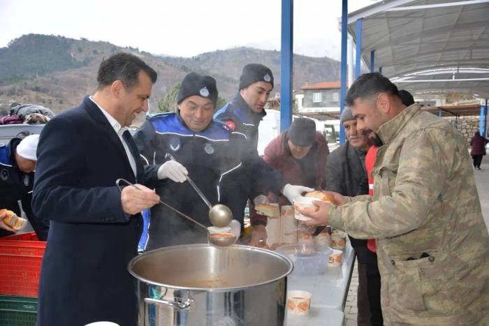 Başkan Atlı Esnaf Ve Vatandaşların İçini Isıttı