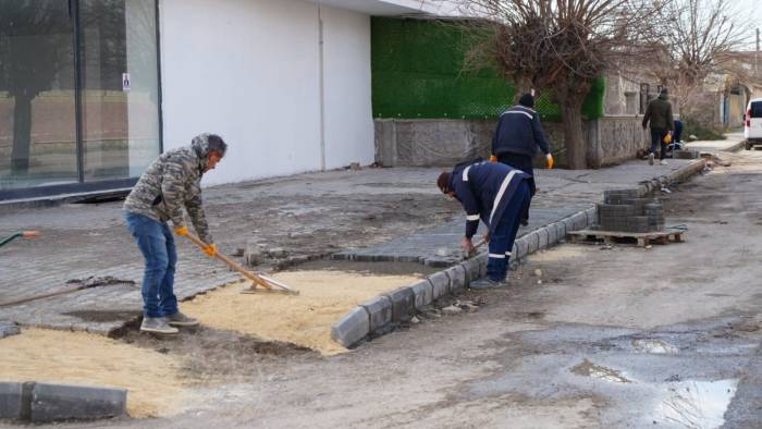 Kaldırım Yenileme Çalışmaları Devam Ediyor