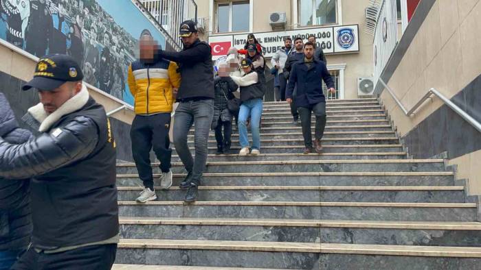 İstanbul’da Emekli Bankacıdan Borsada Yüksek Kar Vaadi İle 11 Milyon Liralık Vurgun
