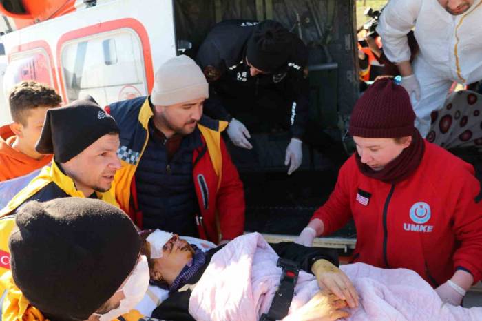 Depremin Görünmez Kahramanları: Sağlık Çalışanları