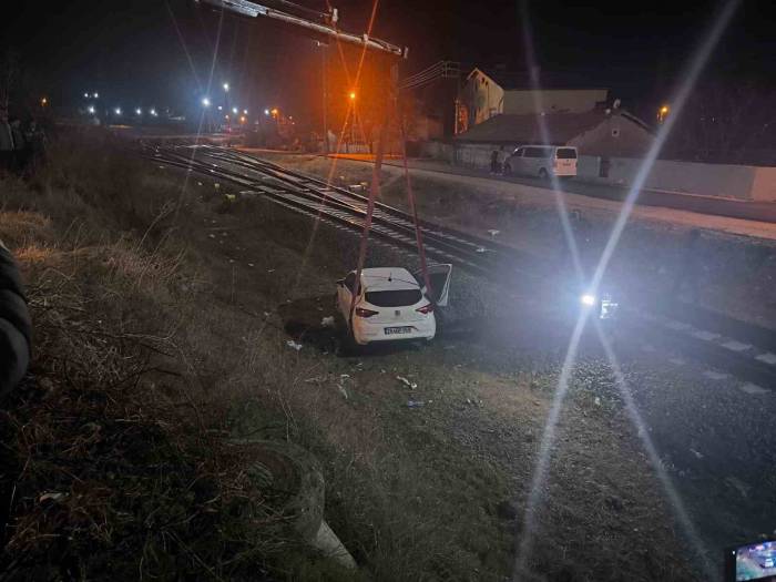 Polisten Kaçarken Demiryoluna Uçtular: Otomobildeki 2 Kişiye Gözaltı