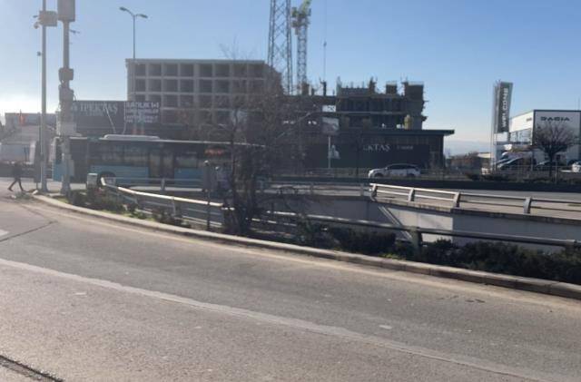 Polis Aracından Yola Atlayan Kadın Otobüsün Altında Kalarak Can Verdi