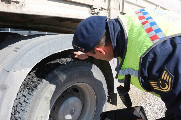 Burdur’da Kış Lastiği Denetiminde 31 Bin 162 Tl Para Cezası Uygulandı