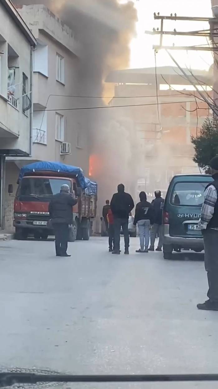 Bursa’da Binanın 2. Katı Alev Alev Yandı