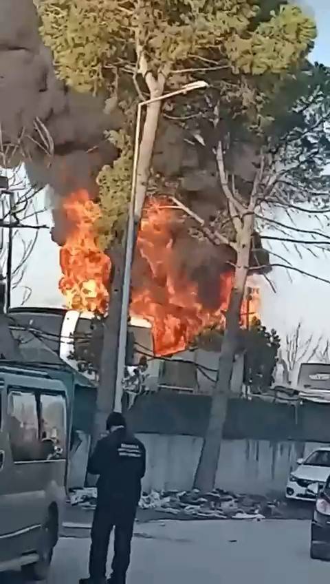 Bursa’da Park Halindeki Otobüs Alev Alev Yandı
