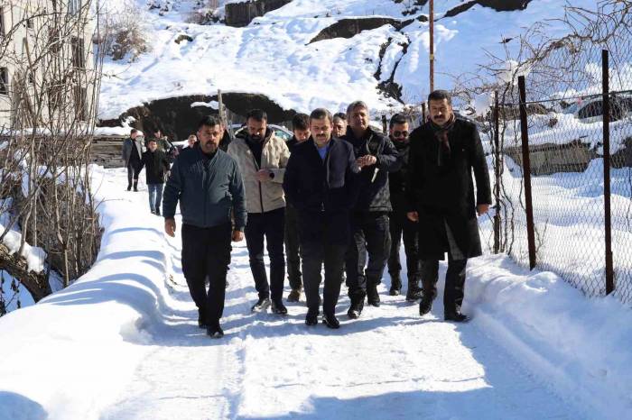 Evi Yanan Aileye Kaymakam Ve Başkan Sahip Çıktı