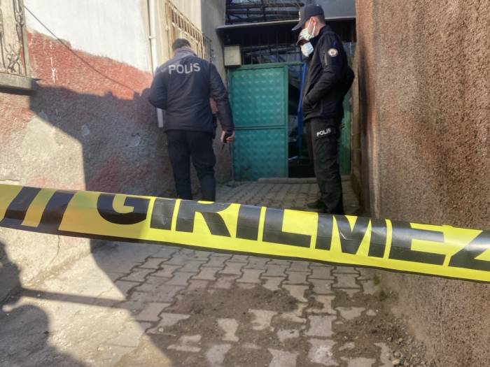 Yatağında Ölü Bulundu