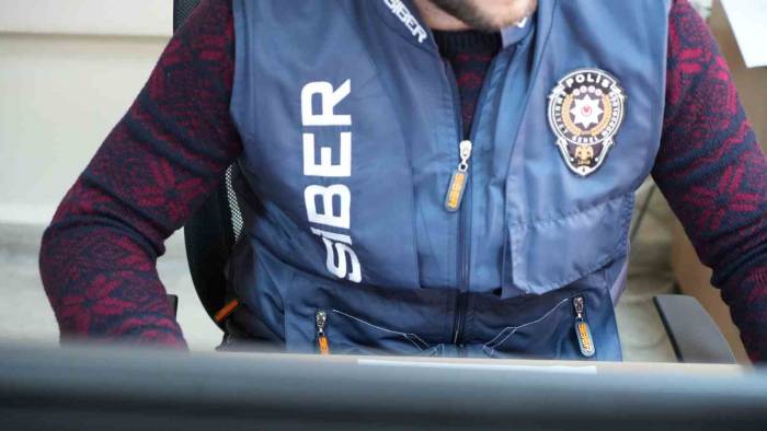 "Karşıma Kimse Çıkmasın" Dedi, Karşısına Siber Polis Çıktı