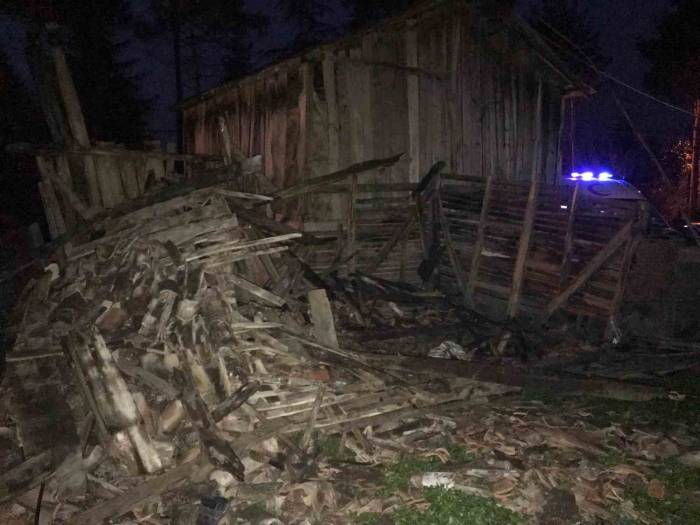 Odun Almak İçin Girdiği Koruluk Çökünce Yaralandı