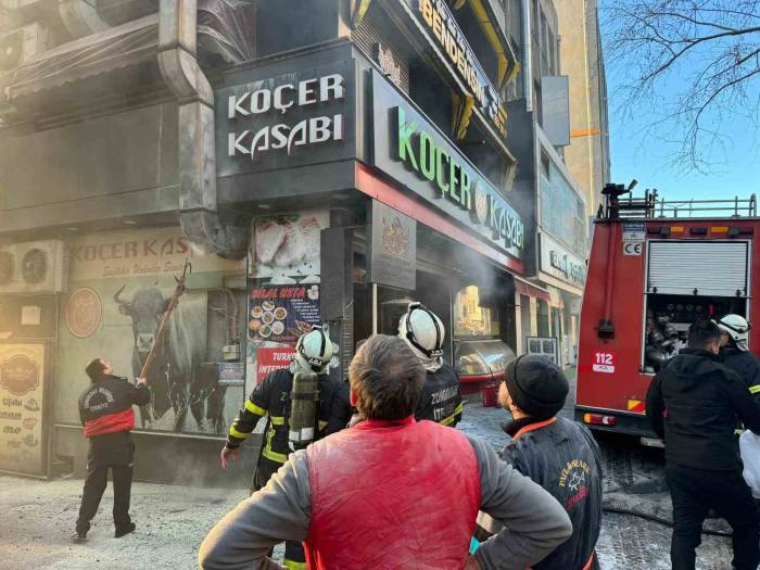 Kasabın Bacasından Çıkan Yangın Paniğe Neden Oldu