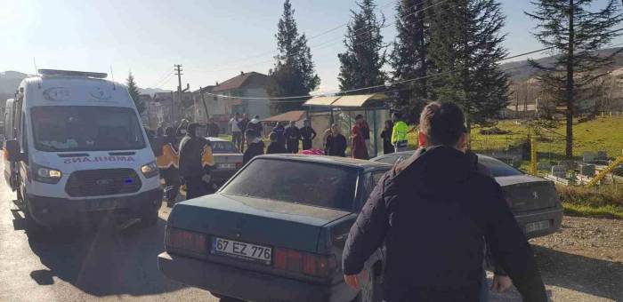 Zonguldak’ta İki Araç Çarpıştı: 3 Yaralı