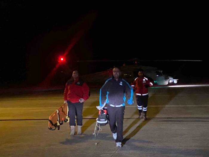 Gökçeada’da Rahatsızlanan Hasta Askeri Helikopterle Çanakkale’ye Getirildi