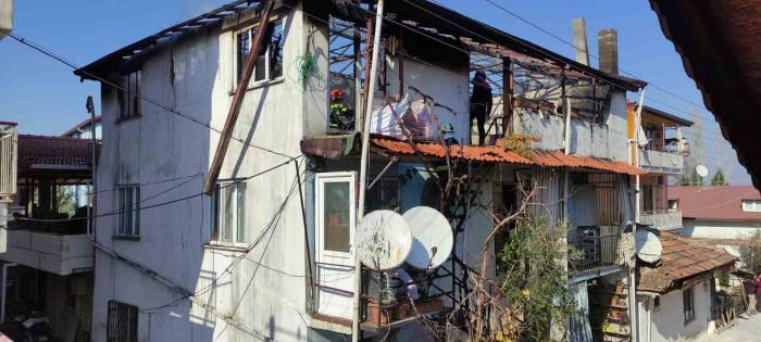 Döndüğünde Tamir Ettiği Çatıyı Yanarken Buldu