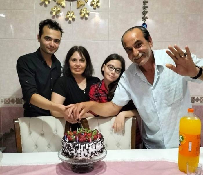 Asrın Felaketinde Ailesini Ve 13 Yakınını Kaybeden Genç, Ailesinin Soy İsmini Taşıyan Tek Kişi Olarak Hayatına Devam Ediyor
