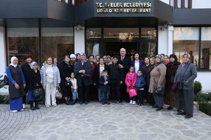 Başkan Atay Kadın Vatandaşlarla Kahvaltıda Buluştu