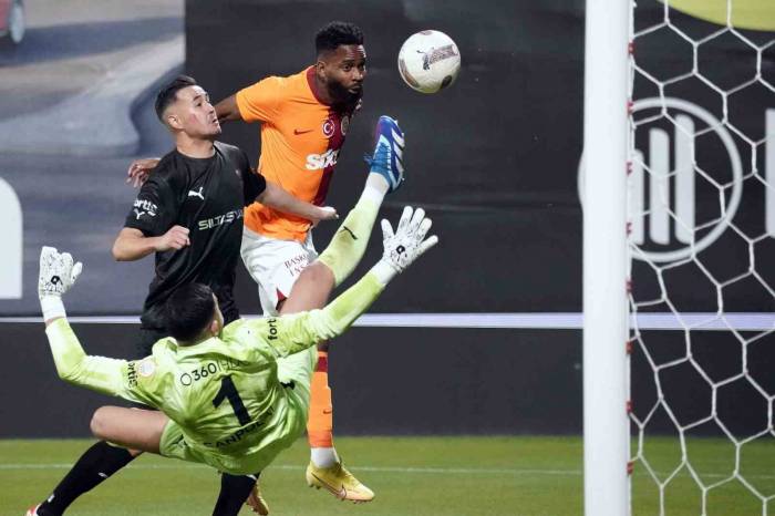 Cedric Bakambu’nun Galatasaray Kariyeri