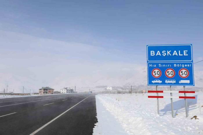 Başkale’de Gelincik Sınır Kapısı Heyecanı