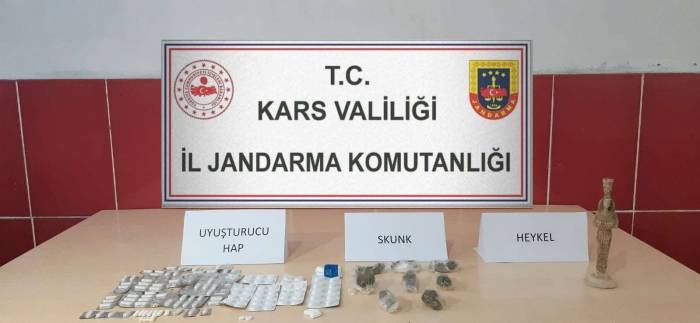 Kars’ta Uyuşturucu Madde Ve Heykel Ele Geçirildi