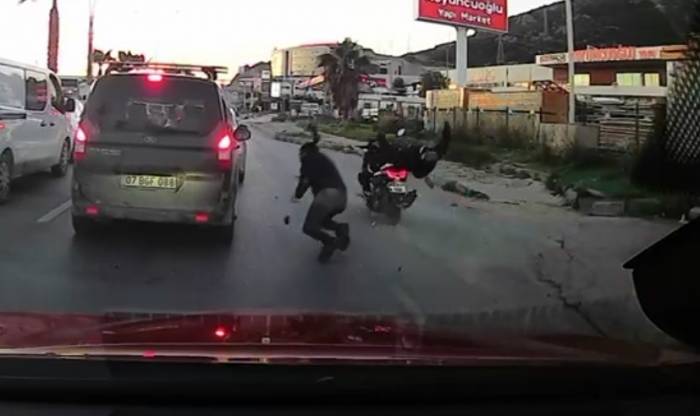 Telefonla Konuşuyordu, Ne Olduğunu Anlayamadı