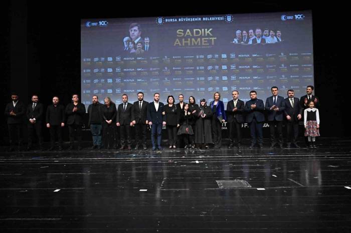 "Sadık Ahmet" Filminin Bursa Galasına Yoğun İlgi