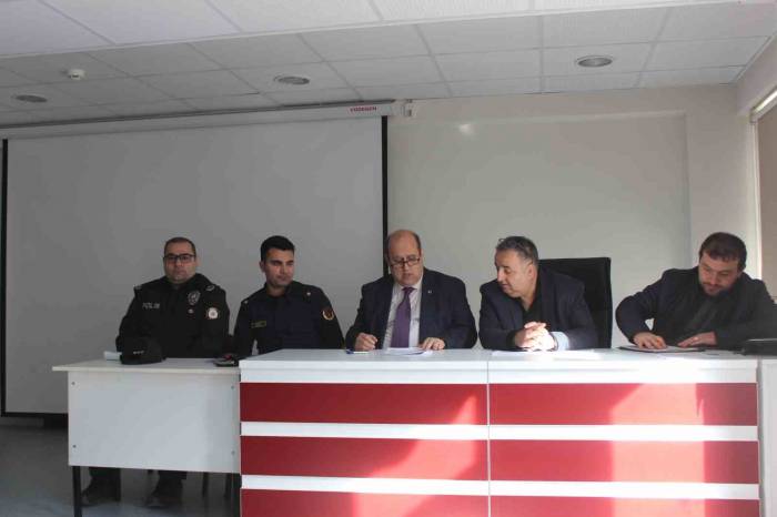 Osmaneli De Okul Güvenliği Toplantısı Yapıldı