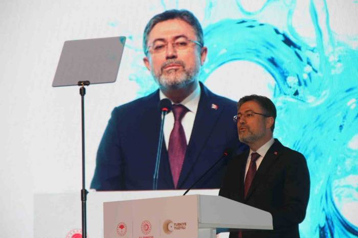 Bakan Yumaklı: "Zannettiğimiz Gibi Sınırsız Bir Su Kaynağımız Yok"