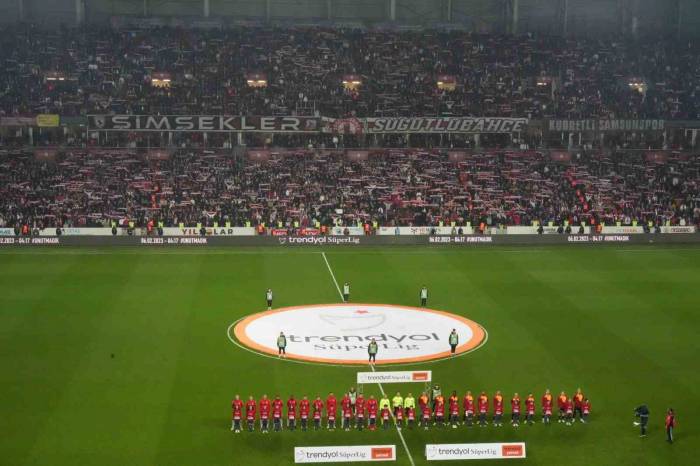 Trendyol Süper Lig: Samsunspor: 0 - Galatasaray: 2 (İlk Yarı)