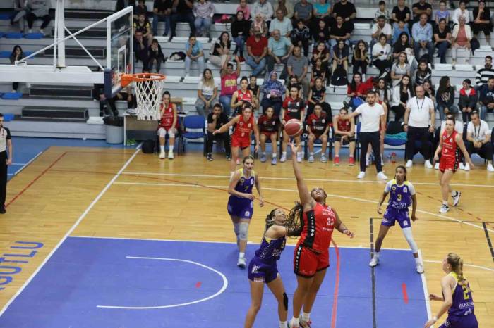 Turgutlu Belediyesi Kadın Basketbol Takımı Play-off İçin Sahaya Çıkacak