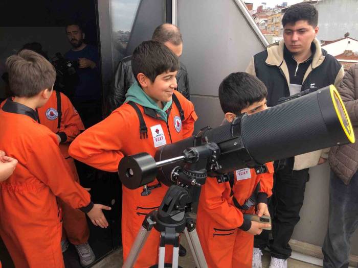 Kağıthane’de Öğrenciler, Dede Ve Nineleriyle Uzayı Keşfetti