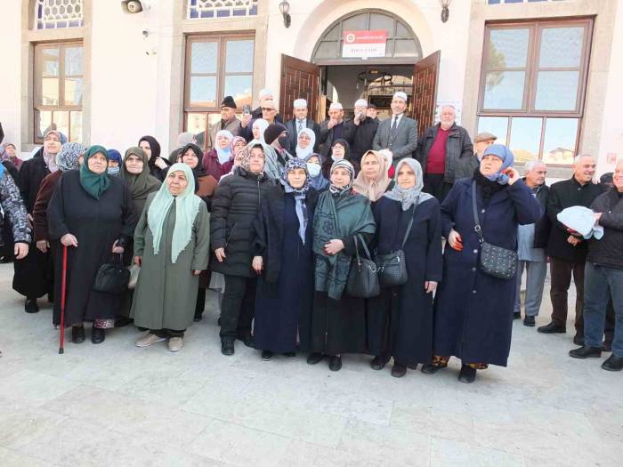 Burhaniye’de Umrecilere Coşkulu Uğurlama