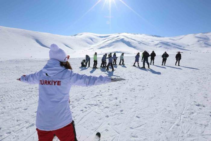 İpekyolu Belediyesinden Öğrencilere Anlamlı Jest