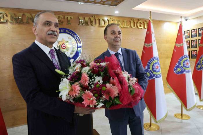 Adana Emniyetinde Devir Teslim Yapıldı