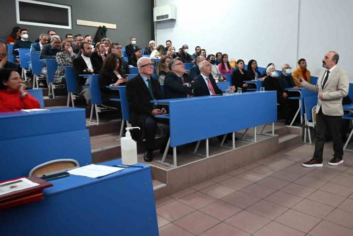 Rektör Özölçer, Fen Fakültesinin Akademik Genel Kurul Toplantısına Katıldı