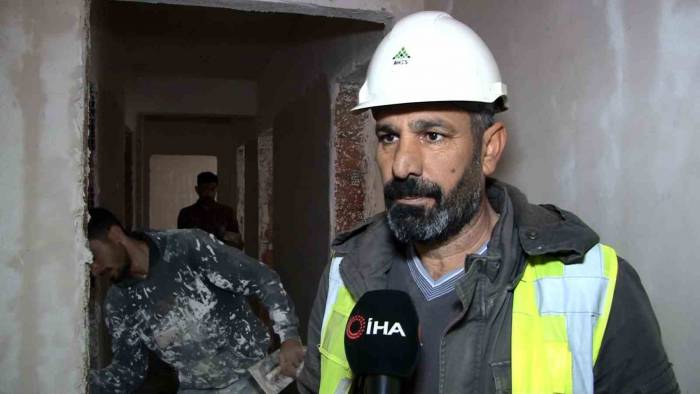 Başka Şehirlerden Gelerek Depremzedeler İçin Gece Gündüz Çalışıyorlar