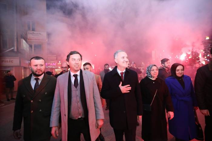Yeniden Aday Gösterilen İnegöl Belediye Başkanı Taban’a Davullu Zurnalı Karşılama